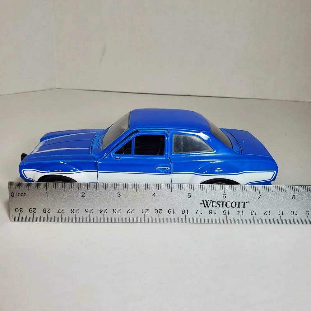 Jada Toys 1:24 Scale 1974‎ Ford Escort  Die-Cast Model Car Blue. Missing Parts